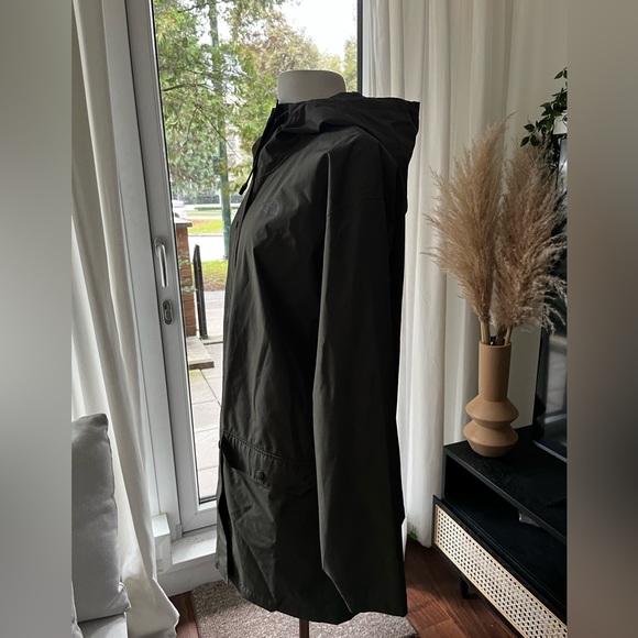 The North Face Forest Green Rain Jacket - Picture 3 of 12